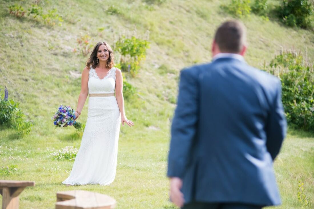 bride groom first look