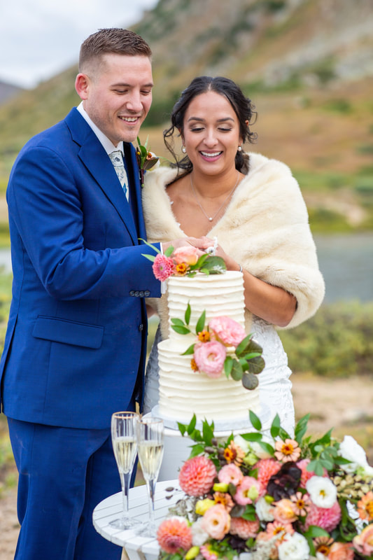 colorado-elopement-package-cake