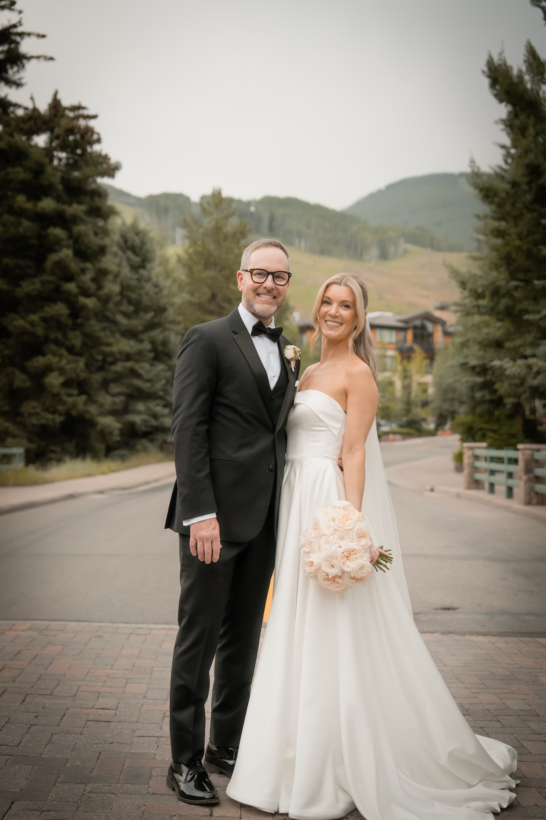 Vail-elopement-couple