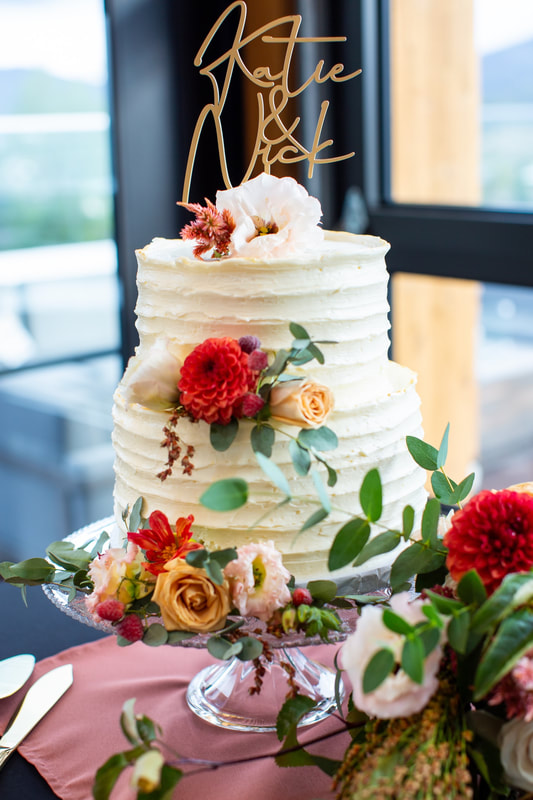 micro-wedding-cake