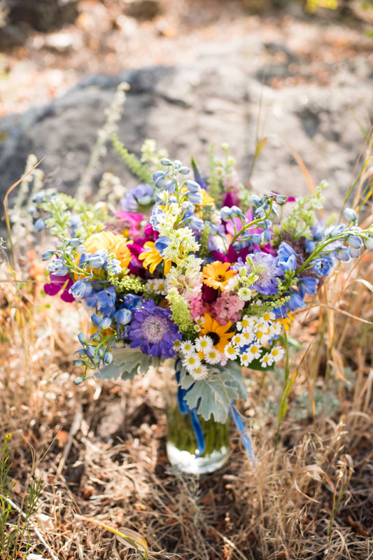 small intimate wedding pacakge bouquet